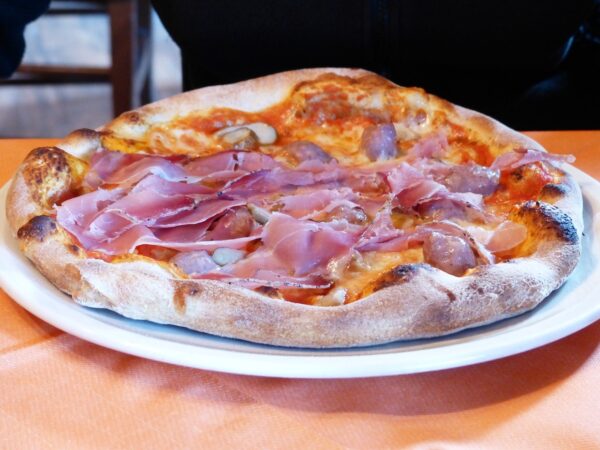 pizza prosciutto, pizza, dinner-182939.jpg